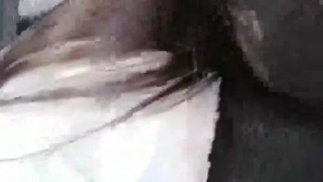 Vomitando sangue, recomendo gastar muito dinheiro para gravar o ato 4P da deusa sem censura Tutu KTV e foi bombeado pelo tio no carro no caminho.