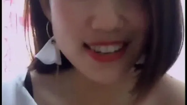 气质女神【kitty姐】这么漂亮的短发大美女穿着网格丝袜跳热舞露咪咪真让人受不了_(new)