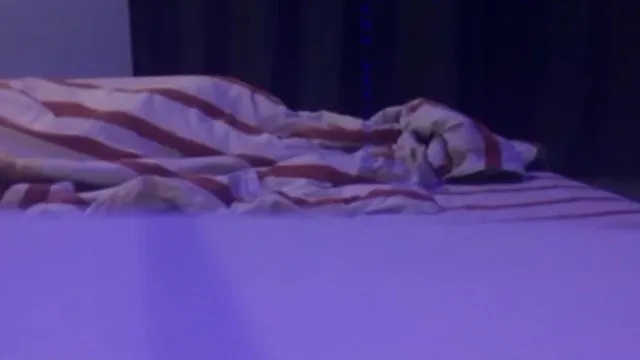 女友性感美女表姐聚餐喝点酒后送她回家趁机想操她,半清醒状态一直反抗,扒掉内裤操完一次在干时很配合了!
