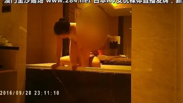 劉經理偷情好又多商場周大福珠寶專櫃少婦服務員賓館開房鴛鴦浴啪啪_(1)
