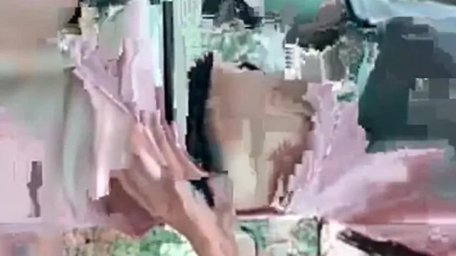 毛毛貌似很多的饑渴女主播與四眼仔粉絲樹林裡野戰啪啪 發現有人偷窺很害羞