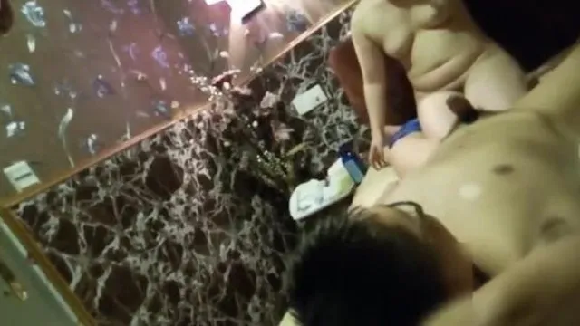 Le dialogue est intéressant. Sur Double 11, je suis allé dans un sauna rendre visite à une prostituée, je lui ai d'abord fait un massage, puis j'ai fait l'amour avec la dame.