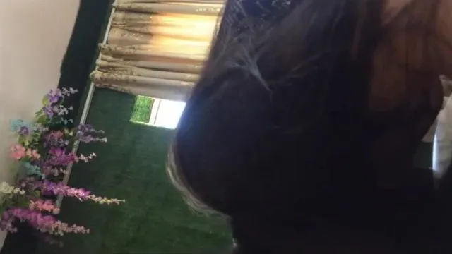 单位女同事老公出差约我上她家玩制服诱惑和情趣内衣