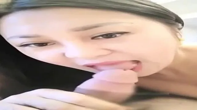A âncora de celebridades da Internet Tie Chui, que usa óculos e parece uma irmã real, e seu cunhado fazem sexo em uma sala com diálogo claro