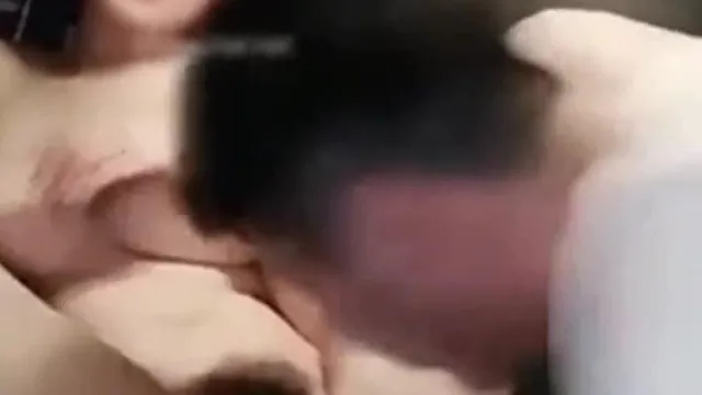 [Mi esposa se hace a la mar] Perdí todo mi dinero jugando y cambié mi carrera. Tengo muchas ganas de darle un mordisco a sus grandes y sexys pechos.
