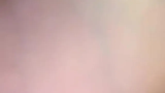 【國產自拍直播】小騷逼跟送快遞的砲友激情啪啪秀