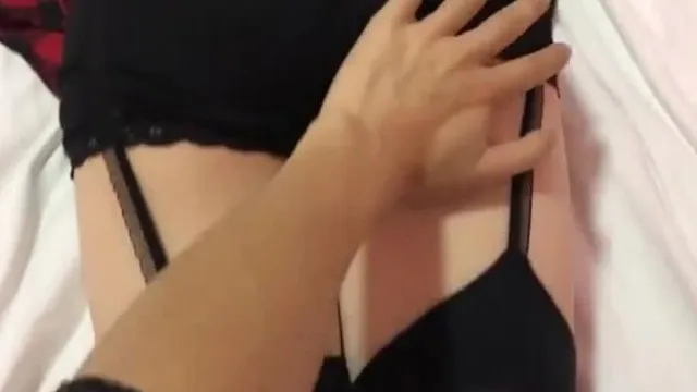 [Tentación uniforme] Magnífica figura y lindas medias negras hasta la rodilla