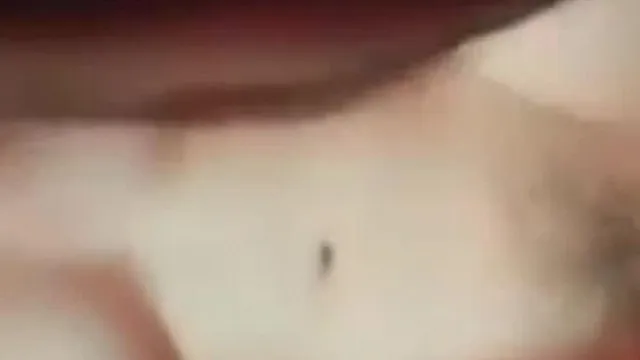 【自慰抠逼】床上慢慢脱掉衣服手指扣逼