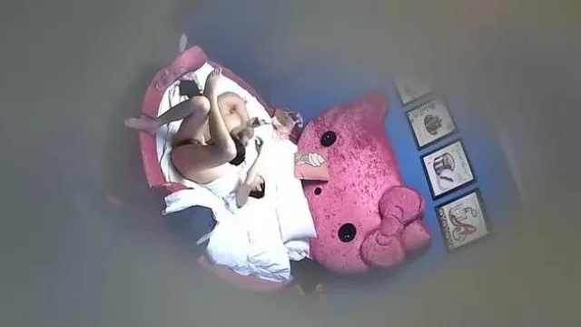 [Abriendo una habitación para hacer el amor] La chica delgadita es muy proactiva, muy sexy, loca y tiembla fuerte