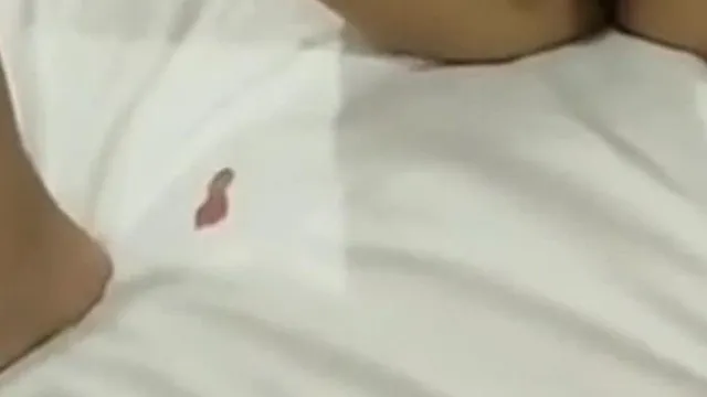 【国产自拍】白领兼职女主播和土豪粉丝宾馆豪华套房约炮