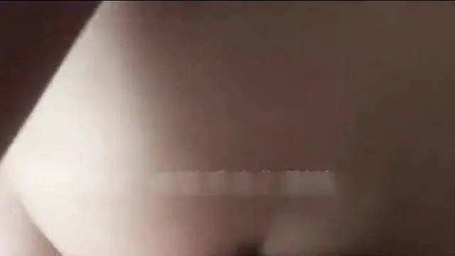92年未婚女青年给我舔鸡巴被我爆草