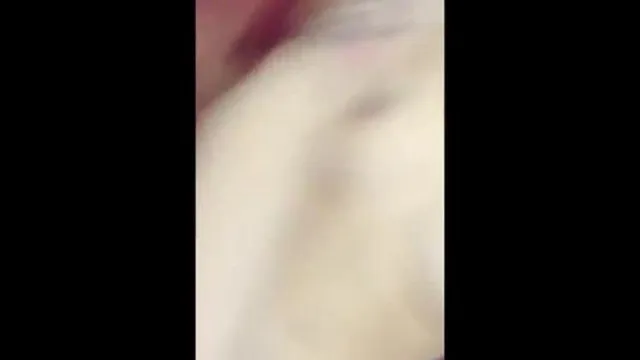 在东莞某会所做小姐的兼职女主播和样子很2逼的小伙直播啪啪给刷跑车的狼友发福利
