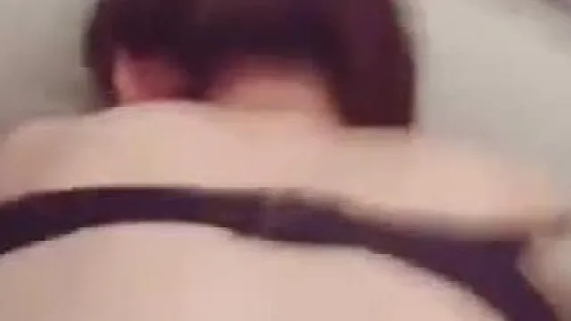 性感美女上门推销套套和延迟剂时被要求当场实验效果,被操的淫叫好硬,用力干我