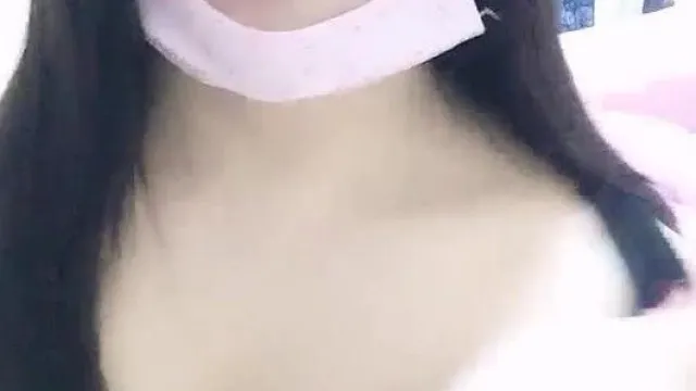 童颜巨乳说自己还是萝莉的丰满主播 这奶子够分量