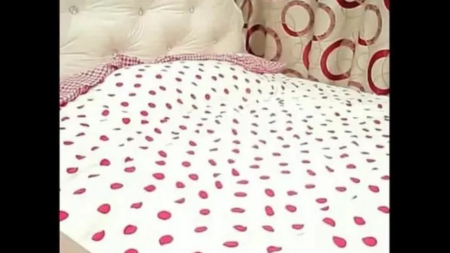 皮肤白皙的超漂亮美女主播紅衣诱惑全裸漏逼自慰大秀 精彩刺激