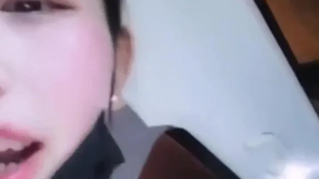 普通话说的不准的极品白虎粉逼主播貌似磕了药有点嗨和豪车司机在野外车里瞎搞