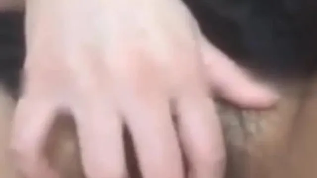 Bellissima ragazza che si masturba dal vivo