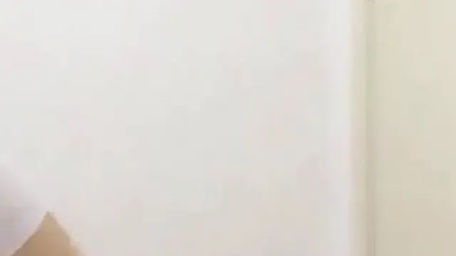 美女主播穿着学生制服和刷了礼物的粉丝啪啪 看来小伙没少花钱 使劲操个够本