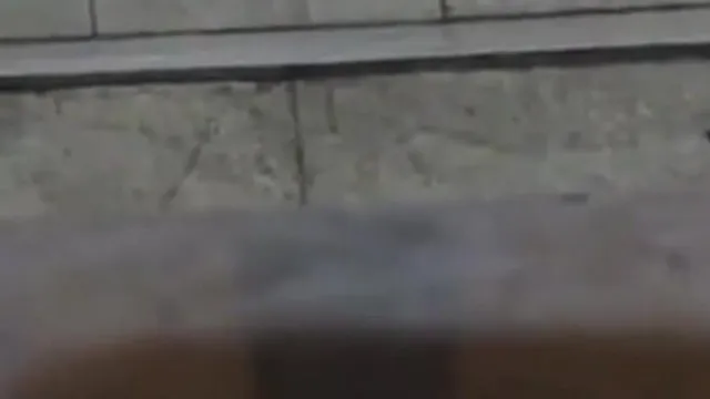 潜入高校偷拍妹子貌似很累门没关