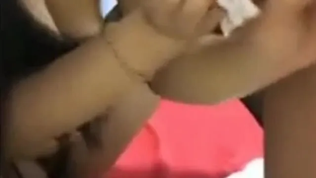 极品高颜值性感美乳女主播和2个小鲜肉直播啪啪