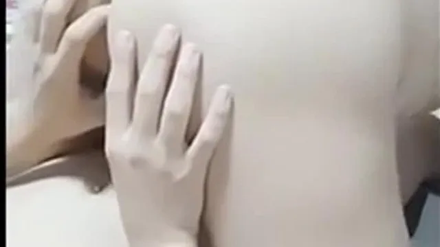 巨乳骚情少妇双人床上的性爱大秀和炮友口交啪啪奶子好大
