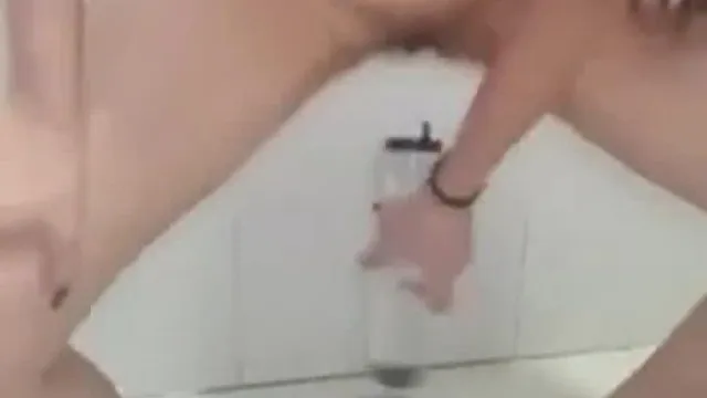 美女主播小酒窝长睫毛大秀掰穴自慰还玩起了灌肠