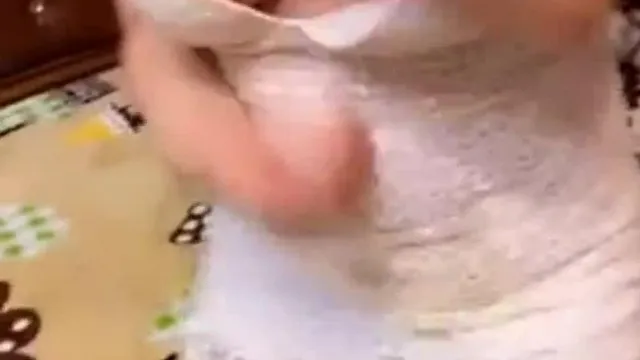 【国内自画撮り生放送】黒ストッキングを履いた巨乳、巨尻、とても従順だけど借りがあるだけのドスケベ奴隷娘