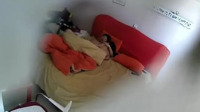Filmando secretamente um jovem casal fazendo sexo