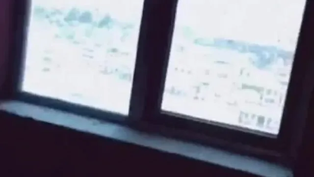 【重磅福利】性感漂亮的售楼小姐带客户看房子时因为价钱太高不想买,又为了冲业绩答应当场满足他一次!国语!