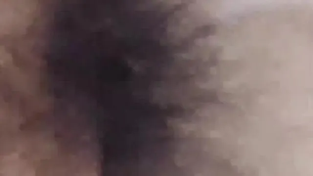 A celebridade da Internet Liu Ting executou de forma brilhante um diálogo maravilhoso entre sua filha, que foi acordada enquanto dormia em seu quarto, e seu pai, que gemia incestuosamente.