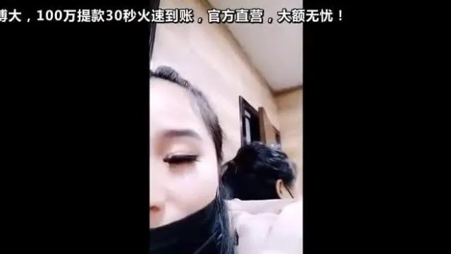 [Doméstica] Um casal muito legal transmitindo sexo ao vivo em um banheiro de shopping. Esse banheiro é realmente luxuoso e parece um escritório.