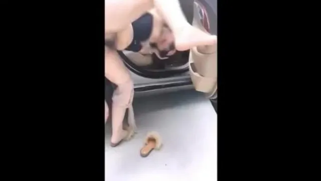 【國產】對白非常淫蕩巨乳騷晶和帥哥司機穿拖鞋就敢開車上路車震