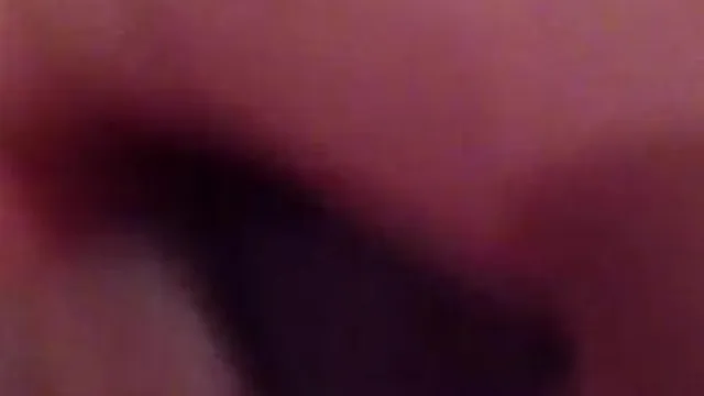 Le champignon noir aux longues jambes a été ivre et baisé par derrière par la collégienne qui a eu du mal à le faire. Elle a très bien coopéré et a probablement passé un bon moment dans le rêve.MOV.