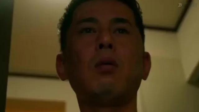 コタツの中で蒸れた股間を夫以外の男にくちゅくちゅと弄られこっそり欲情する美熟女4時間