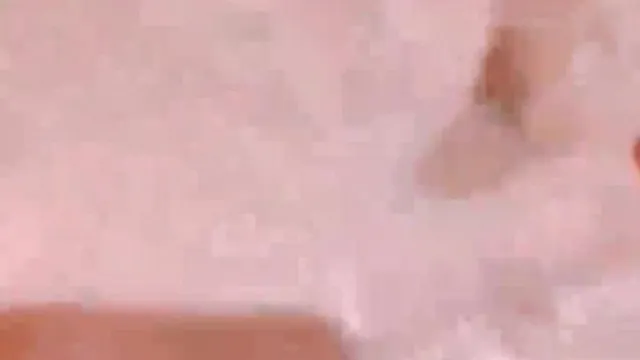 高颜值美女主播苏然和刷了很多礼物的土豪粉丝啪啪真羡慕那