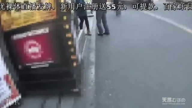 ¡La elegante copa F de mu _ Haruka Osawa fue capturada en una camioneta!