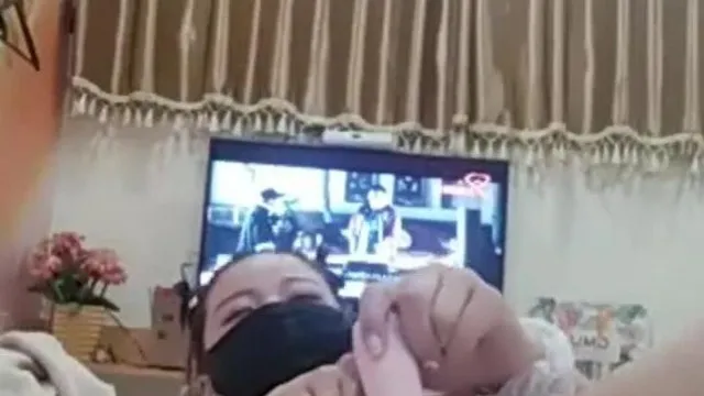 身材豐滿新人女主播情趣透視裝珍珠內褲床上震動道具JJ自