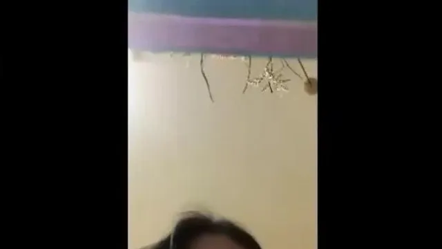 Un hombre rico gasta 10.000 yuanes para contrabandear cara a cara con una chica de Beijing, mostrando un diálogo interesante
