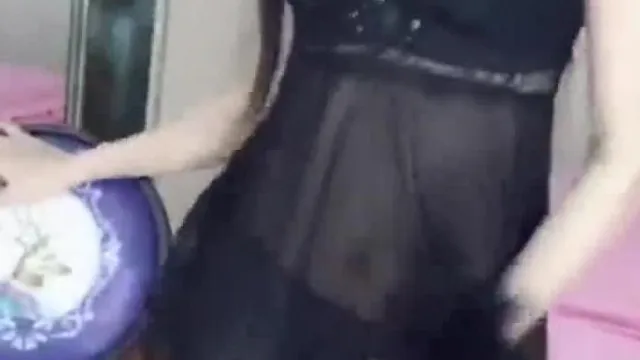 微信红包购入花椒素质美女主播艾薇美儿性感情趣黑丝D尺度