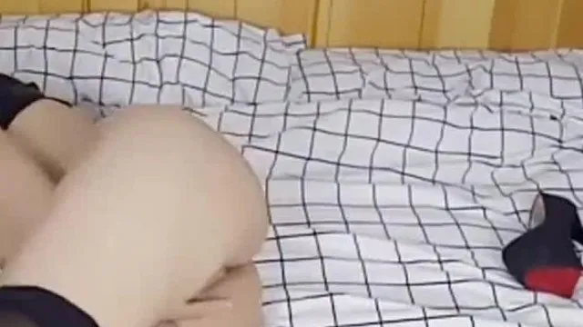天然無毛白虎逼逼漂亮妹子黑絲情趣裝振動棒道具大JJ雙洞