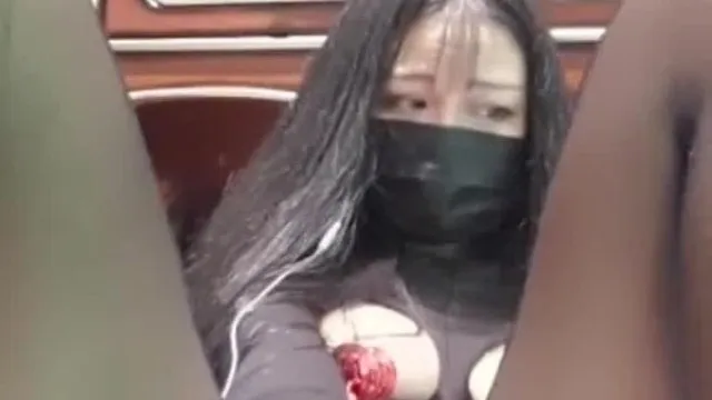 性感騷豔主播奈奈白虎連體黑絲淫語大秀