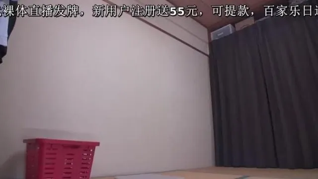 Molhado e brilhante, maiô competitivo divino de ajuste perfeito Mitsuki Nagisa Aproveite a visão de uma linda garota loli em um maiô competitivo! Começando pelo voyeurismo de troca de roupa, dos seios pequenos aos seios grandes, bucetinha raspada, cabelo peludo, Joli