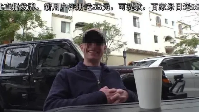 洛杉磯被撿到的美麗知性秘書脫光衣服突然變身淫蕩賤貨，身材精緻，紋身漂亮 凡妮莎（歲）