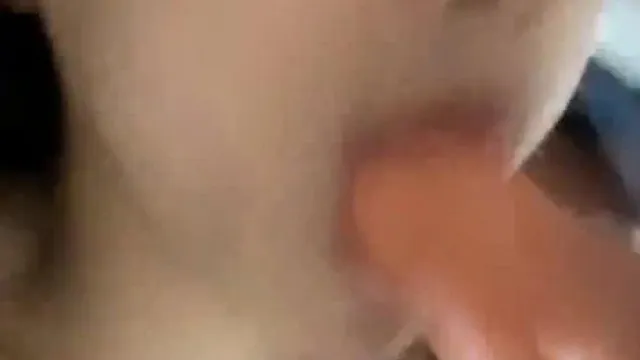 Chen Sisi, a mais recente celebridade super popular da Internet que se tornou popular em toda a Internet, está se divertindo tanto que parece Dilireba ajoelhada