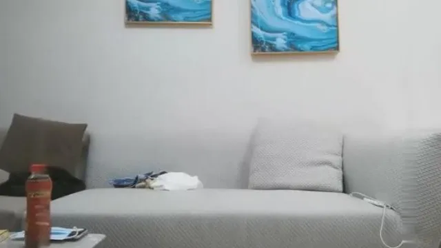 Miles de personas mataron a Tanhua y concertaron una cita con una hermosa chica vestida de blanco y hermosos pechos. Ella le hizo una mamada y un primer plano de su coño.