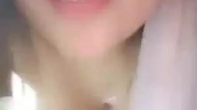 高颜值巨乳小姐姐美奈子露奶特写逼逼道具插逼自慰