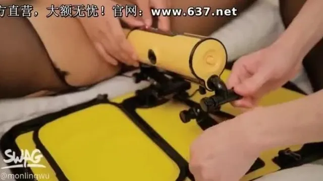 黑絲高跟鞋穿風衣挑戰戶外車上高潮飯店啪啪巨乳搖拽