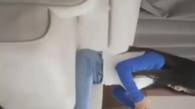 骑在身上舌吻调情口交摸逼，上位猛操呻吟娇喘诱人