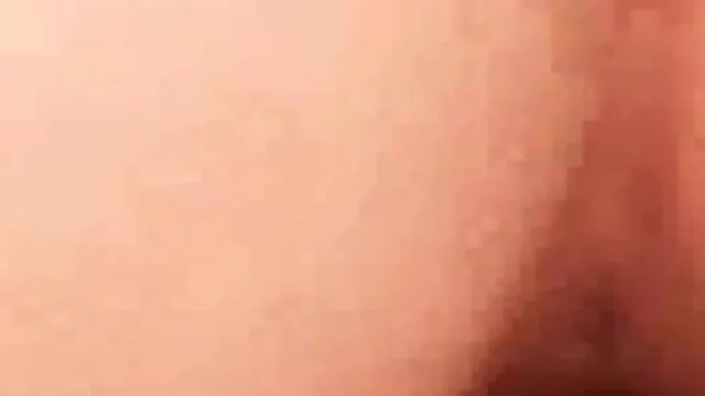 Masturbação e sexo em vários cenários Algumas cenas se parecem muito com filmar várias cenas com um telefone celular.