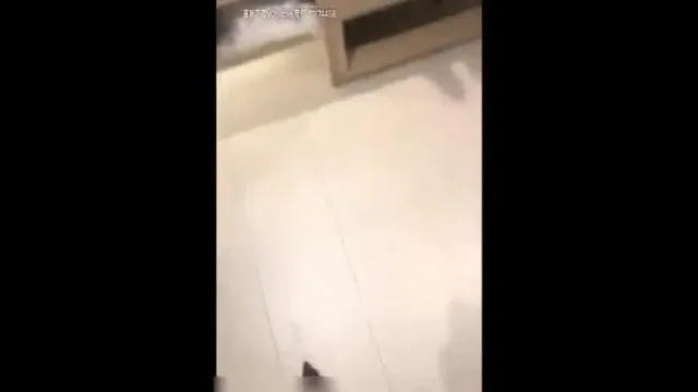 女主播不露脸带着蛤蟆镜直播大秀喜欢大鸡巴深深插入
